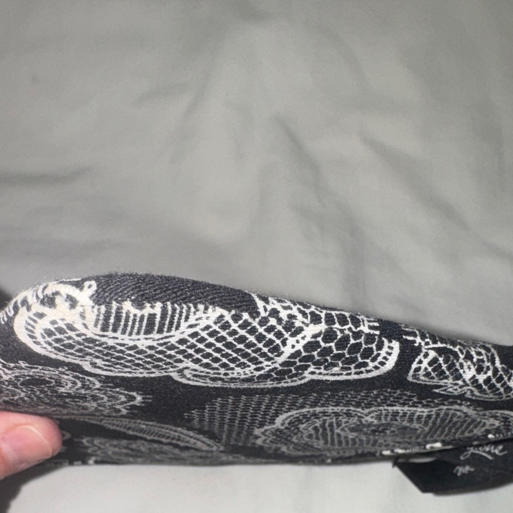 Thirty-One Black and White Lace Pattern Clutch - Picture 10 of 11